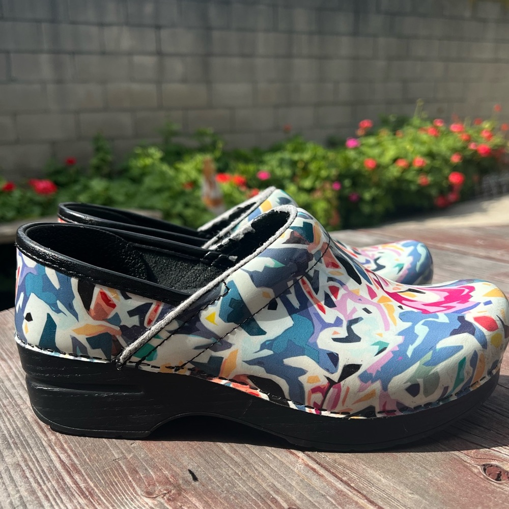 Dansko Clogs Size 6